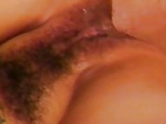 毛深いリル ・ ゼこの彼の精液