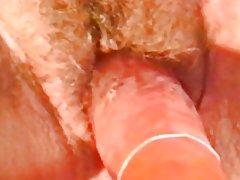 角質の成熟した売春婦取得勇ましいとディルドをファックし黒いコックを吸う